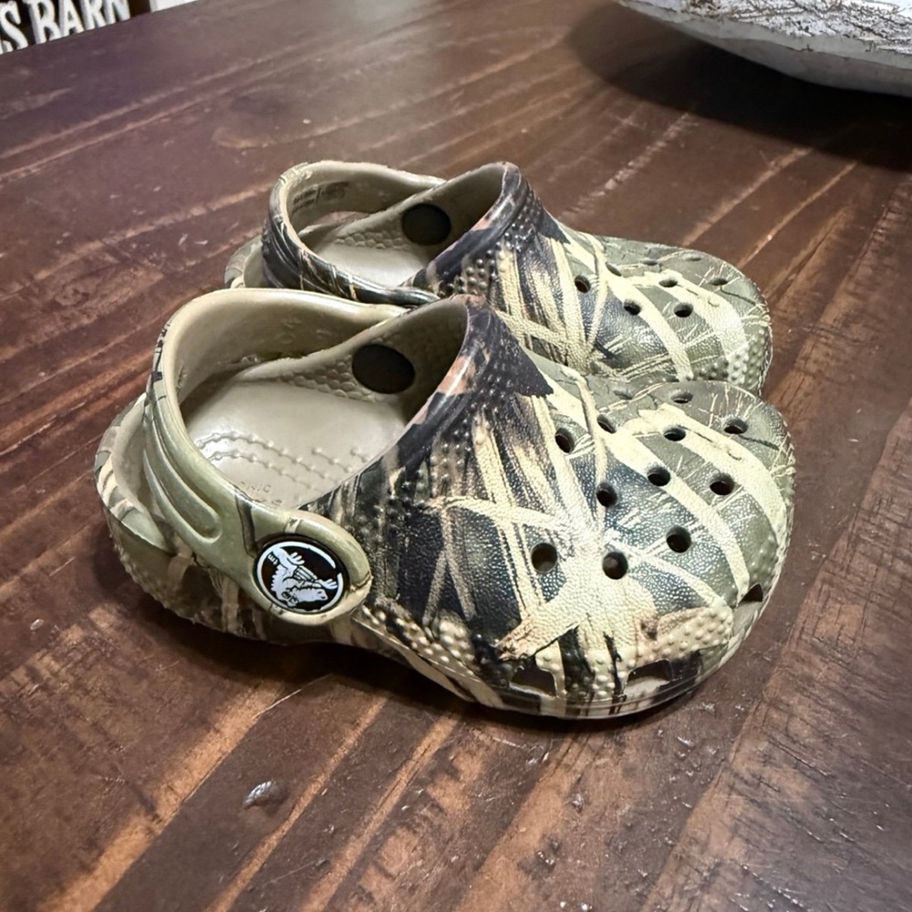 Infant crocs 4c
